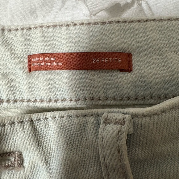 Pilcro mid rise flare leg soft comfortable denim jeans. Light wash - Picture 3 of 9